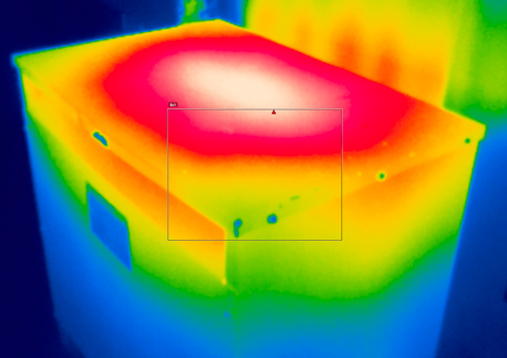 Thermal-only image of a component with a bright temperature pattern and measurement box.